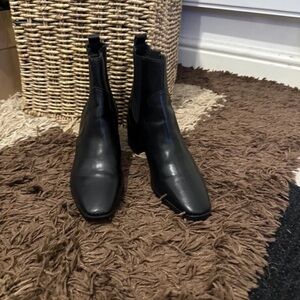 Zara Elegant Black Leather Heeled Boots